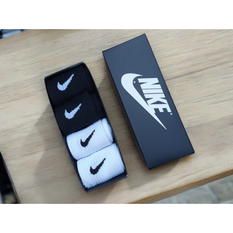 Подарунковий набір зимових шкарпеток NIKE, 4 пари, чорні + білі, розмір 41-44